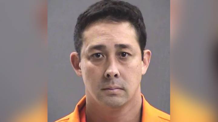 Sentencian a exprofesor de Arizona que abusó de dos estudiantes y llevó a una de ellas a vivir con él