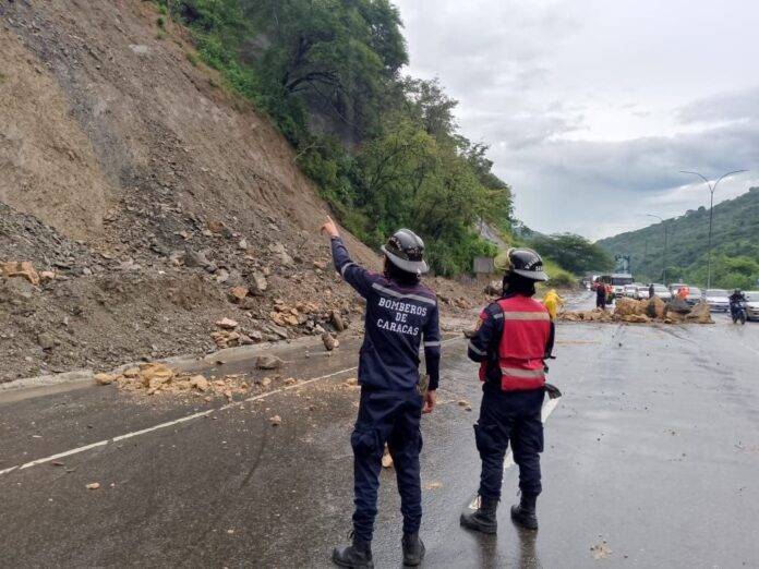 Afectaciones tras fuertes lluvias en Caracas este #15Oct