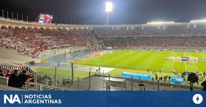 Los hinchas le ponen color al encuentro entre River e Independiente Rivadavia