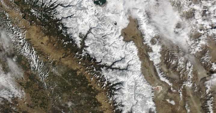 Dazzling satellite photos show California mountains before and after snowstorms