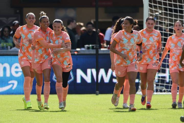 Deadspin | NWSL roundup: Marta's PK enables Pride to snap Spirit's long unbeaten streak
