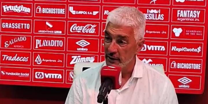 El cruce de Omar De Felippe con un periodista que lo cuestionó por hacer tiempo: “Saquémonos las caretas”