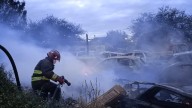 Personal de Bomberos sofocó un incendio en un depósito de autos en barrio Nuestro Hogar III
