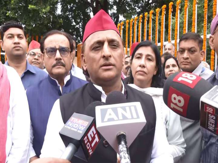 Akhilesh Yadav questions NDA over manifesto in Bihar