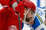 Deadspin | Red Wings aim to prolong Kings' home struggles