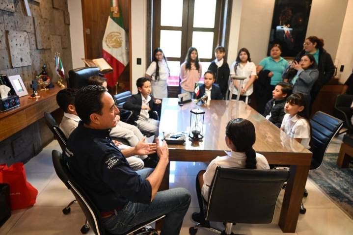 Carlos Soto recibió a escolapios del Colegio Capital