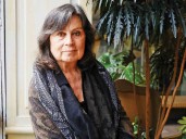 Laura Restrepo (1950), diatriba contra el poder absoluto