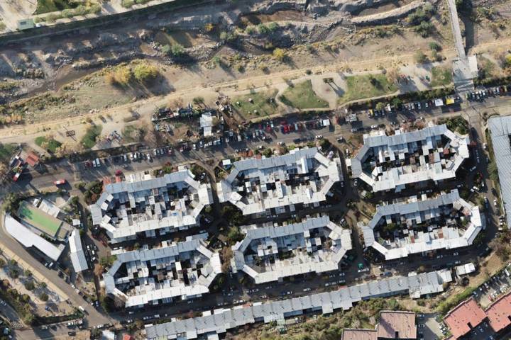 Municipio de Lo Barnechea pone fin a ocupaciones ilegales en Las Ermitas: eliminará tomas en borde del Parque Río Mapocho