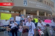 Protestan familiares de abuela y nieta atropelladas previo a audiencia