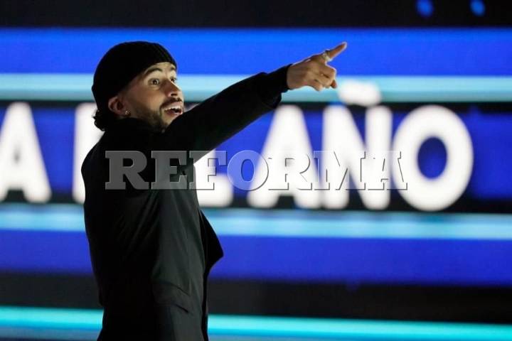 Enaltece Bad Bunny a artistas latinos en Premios Billboard