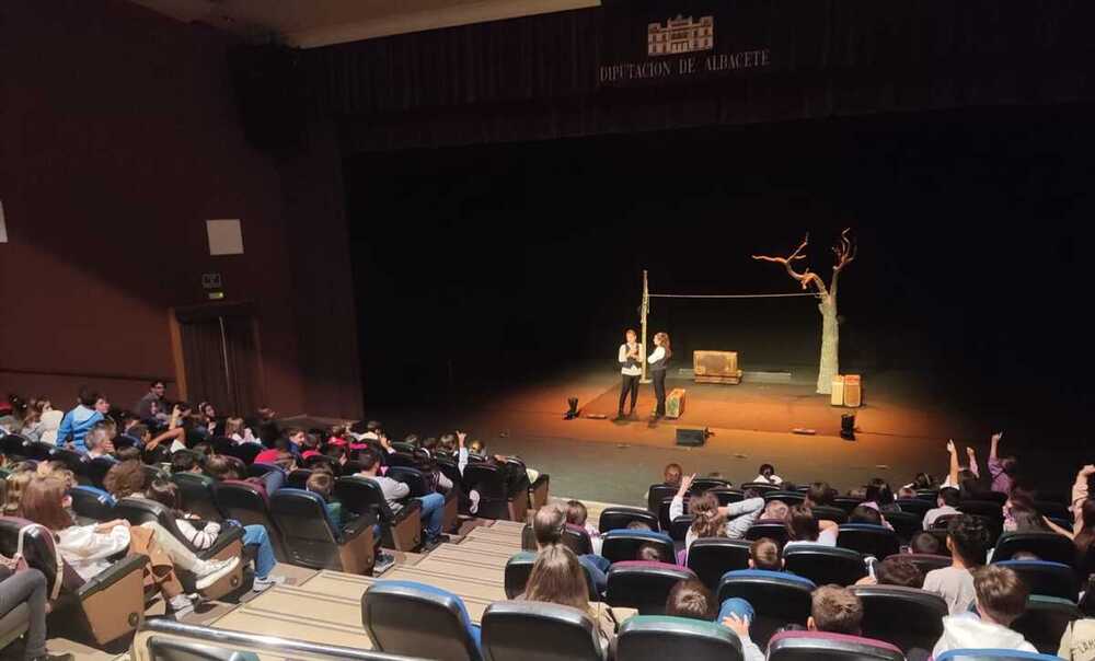 Más de 1.500 escolares de la provincia van al teatro en Otoño