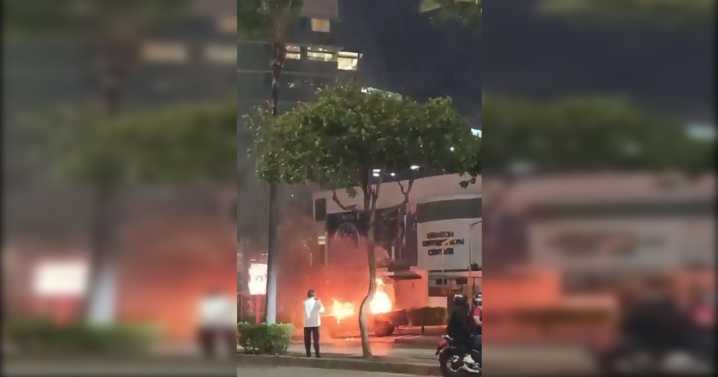 Atentado con coche bomba deja un muerto y dos heridos frente a un hotel en el norte de Guayaquil