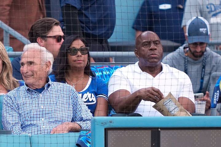 Magic Johnson intenta elevar los ánimos de los Dodgers de cara a la Serie Mundial
