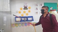 Fumigan a escuela para combatir virus existentes