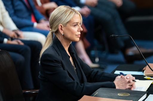 Secretaria de Justicia de EEUU se defiende de críticas demócratas ante el Congreso