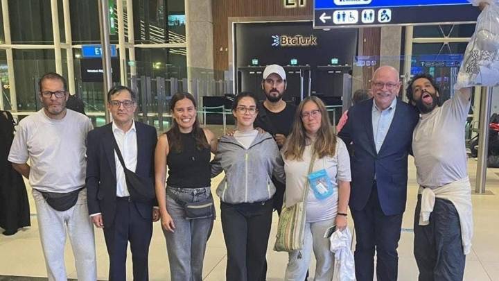 Mexicanos detenidos por Israel hacen escala en Turquía previo regreso a México