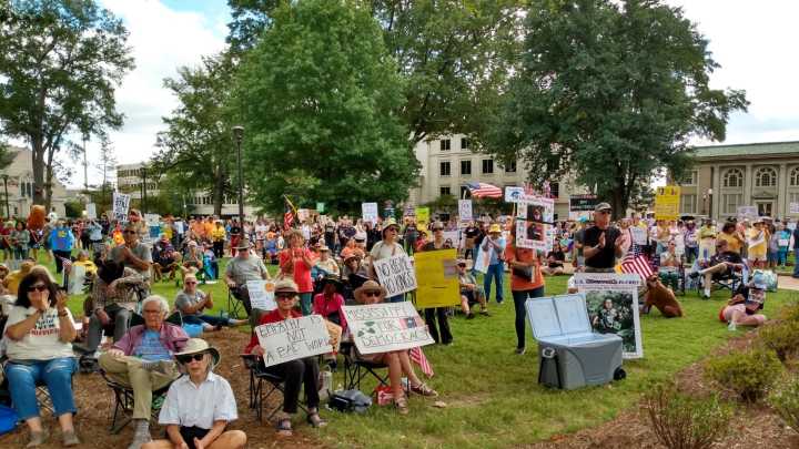 More than 1,000 show up to attend No Kings protest in Jackson