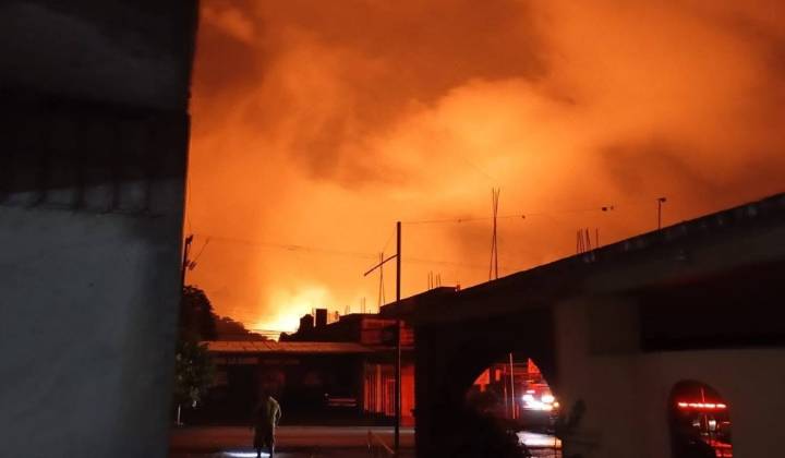 Explosión en ductos de Pemex en Xicotepec provoca alarma y evacuaciones