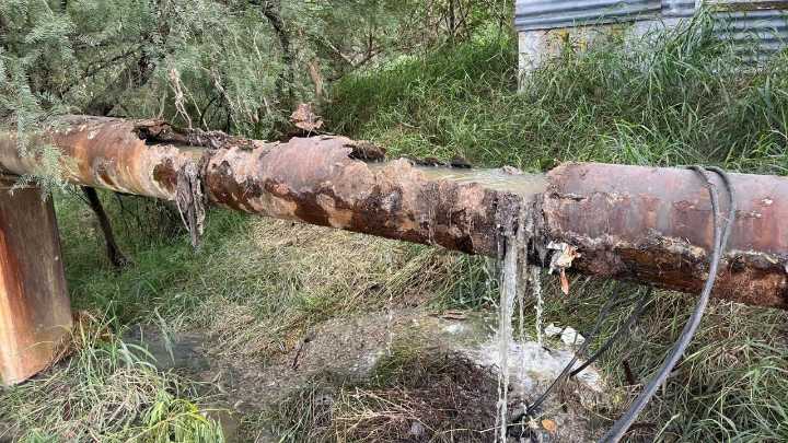Tubería deteriorada contamina el río La Silla y pone en riesgo a habitantes de Guadalupe