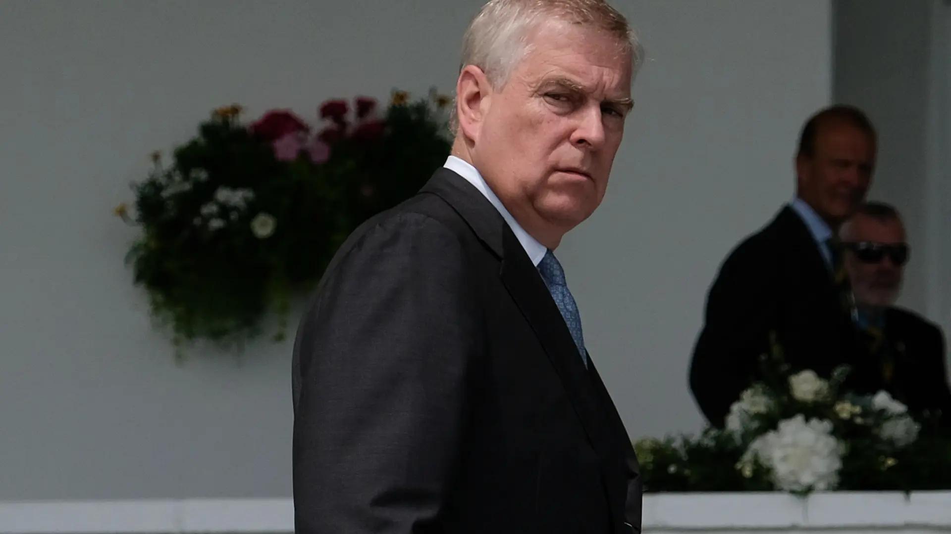 La familia de Virginia Giuffre, víctima de abusos sexuales, considera insuficiente la retirada de títulos al príncipe Andrés