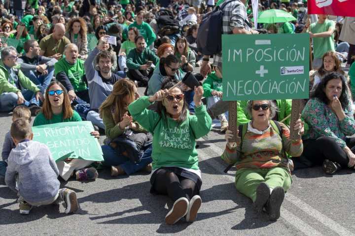 Los sindicatos cifran la huelga en institutos en un 40% y Educación lo rebaja al 24%