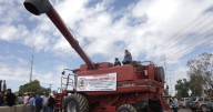 Agricultores retoman paro frente a Conagua
