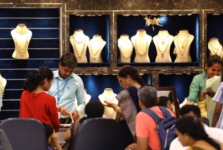Gold Records First Weekly Loss After Nine