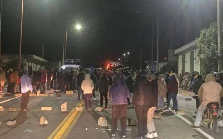Vecinos de Santa María Coatepec retienen y linchan a presuntos ladrones de ganado