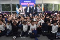 El Gobernador Zdero entregó las primeras tablets del programa Escuelas Alfa en Red