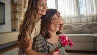 Día de la Madre: cuál es su origen y por qué se celebra cada tercer domingo de octubre en Argentina
