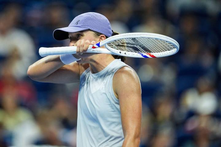 Iga Świątek's bagel defeat to Emma Navarro and the difficulties of changing tennis in real time