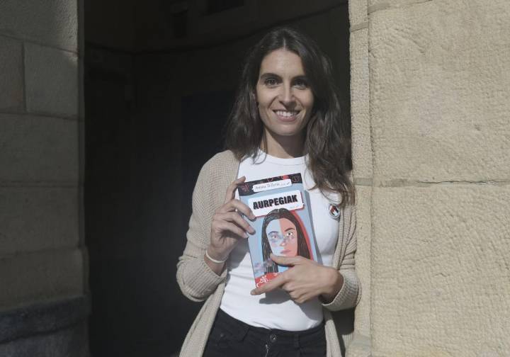 Benetako edertasuna aldarrikatzen du Amaia Telleriak 'Aurpegia' liburuan