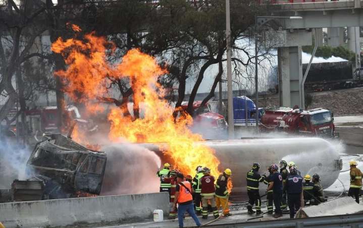 Revelan causas de la explosión de pipa en Iztapalapa: exceso de velocidad y cansancio