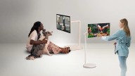 LG presenta sus Smart TV con batería y ruedas para llevarlas a cualquier lado
