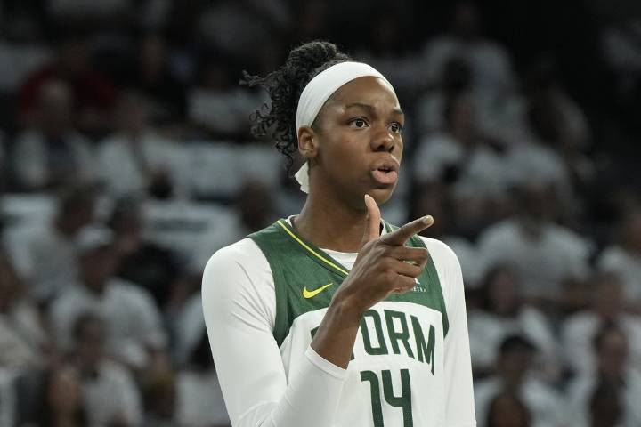 Deadspin | Report: Storm to name Sonia Raman new head coach