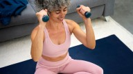 Los ejercicios recomendados por la experta para evitar la grasa abdominal durante la menopausia