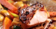 ¿No sabes qué cocinar este finde? Preparamos un exquisito salmón con verduras glaseadas