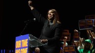 Letitia James hace aparición pública en manifestación de Mamdani