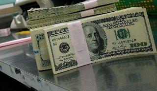 Dólar al límite: el mayorista toca el techo de la banda y el oficial sigue subiendo