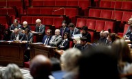 Socialistas franceses amenazan con moción de censura al gobierno