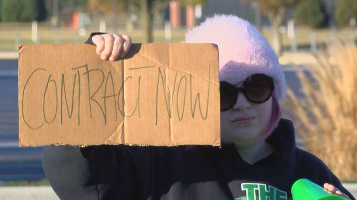 Starbucks workers rally in Bowling Green, demand fair union contract