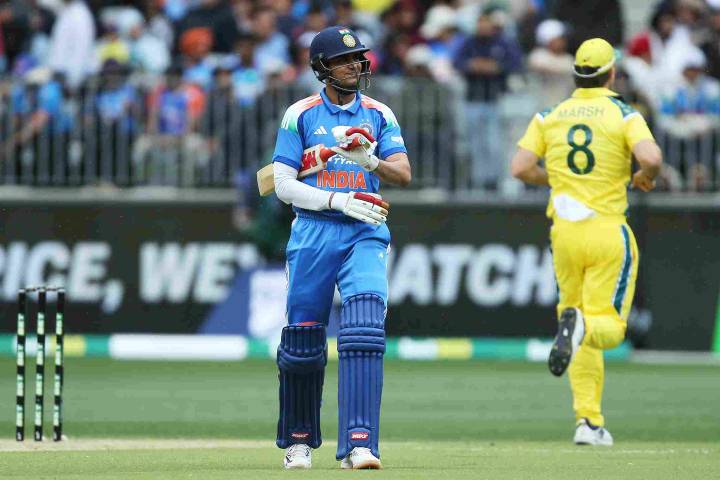 India collapse to 25 for 3 against Australia as rain halts first ODI in Perth