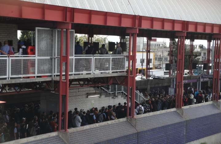 Línea A del STC, tormento para usuarios por retrasos y suspensiones del servicio