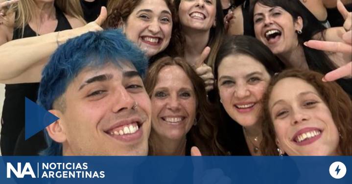 Luck Ra visitó a las mujeres que hicieron la coreo viral en Vélez y se sumó a ellas en un baile