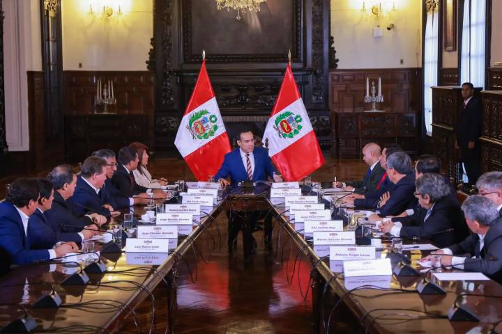 Presidente José Jerí dialoga con los gobernadores regionales