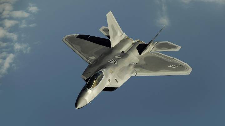 Venezuela denuncia "acoso militar" de cazas de EE.UU. cerca de sus costas