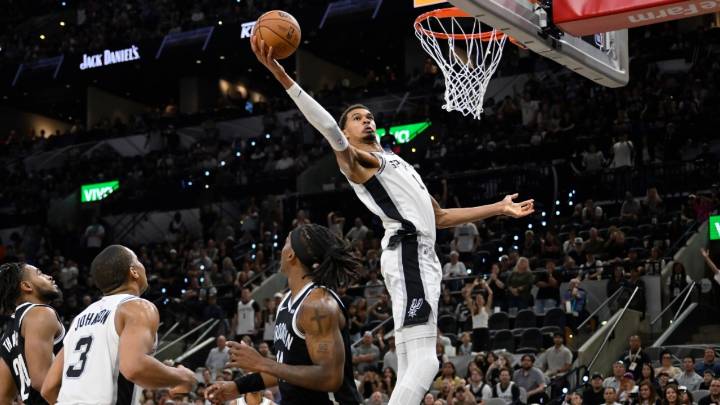 Wembanyama has 31 points, 14 rebounds as Spurs remain unbeaten with win over Nets