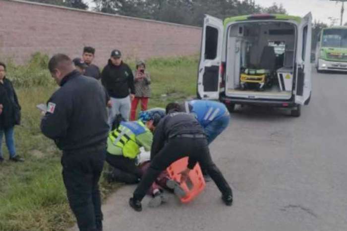 Estudiante cae de camión y resulta herido en Toluca