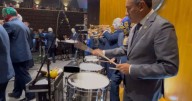 Diputados de Morena abandonan sesión para bailar con la Sonora Santanera