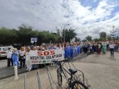 Más de 500 trabajadores del Clínico se concentran para denunciar el colapso del hospital